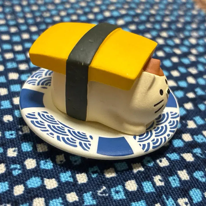 [BUNJANG] Decole 2022 Sushi Shop Series Egg Sushi Cat Figurine / 단품) 데꼴 2022 초밥집 시리즈 계란 초밥 고양이
