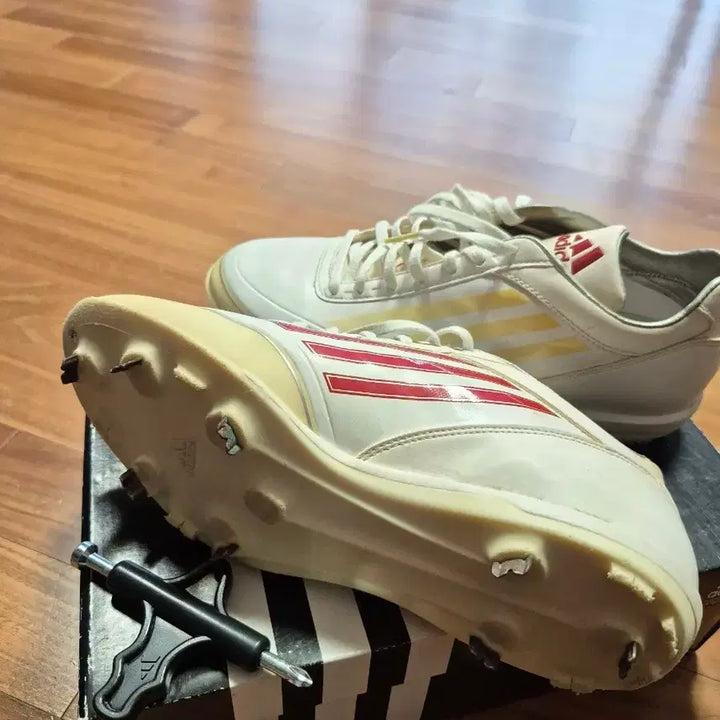 [BUNJANG] Adidas Baseball Cleats with Stud Wrench / 아디다스 남성 야구화 스터드 렌치 포함