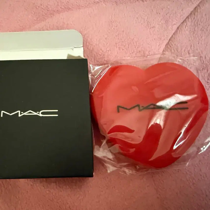 [BUNJANG] Heart-Shaped Hand Mirror / 맥 하트모양 손거울