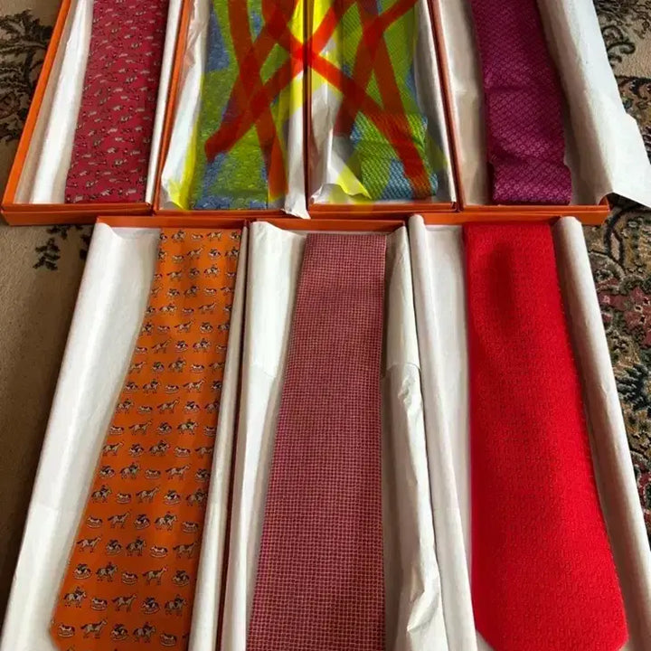 [BUNJANG] Hermes Silk Tie - New with Box / *새상품 에르메스 hermes 명품 넥타이 미사용 박스 포장