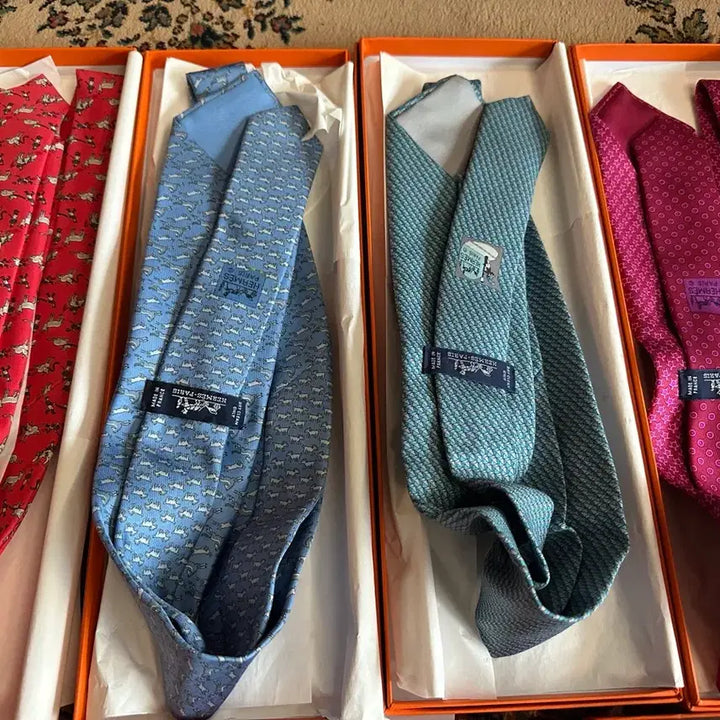 [BUNJANG] Hermes Silk Tie - New with Box / *새상품 에르메스 hermes 명품 넥타이 미사용 박스 포장