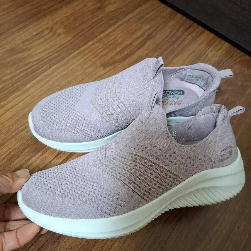 [SOLD OUT] 스케쳐스 슬립온 운동화 235mm