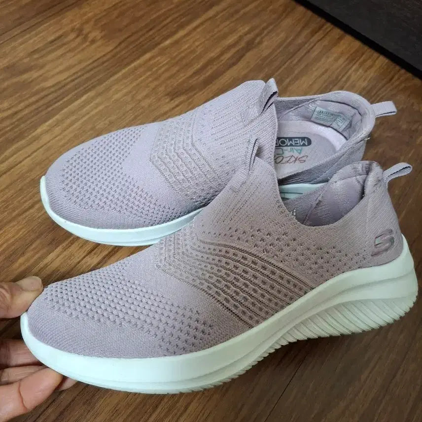 [SOLD OUT] 스케쳐스 슬립온 운동화 235mm