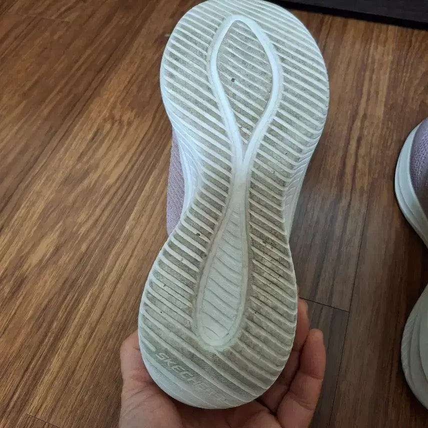 [SOLD OUT] 스케쳐스 슬립온 운동화 235mm