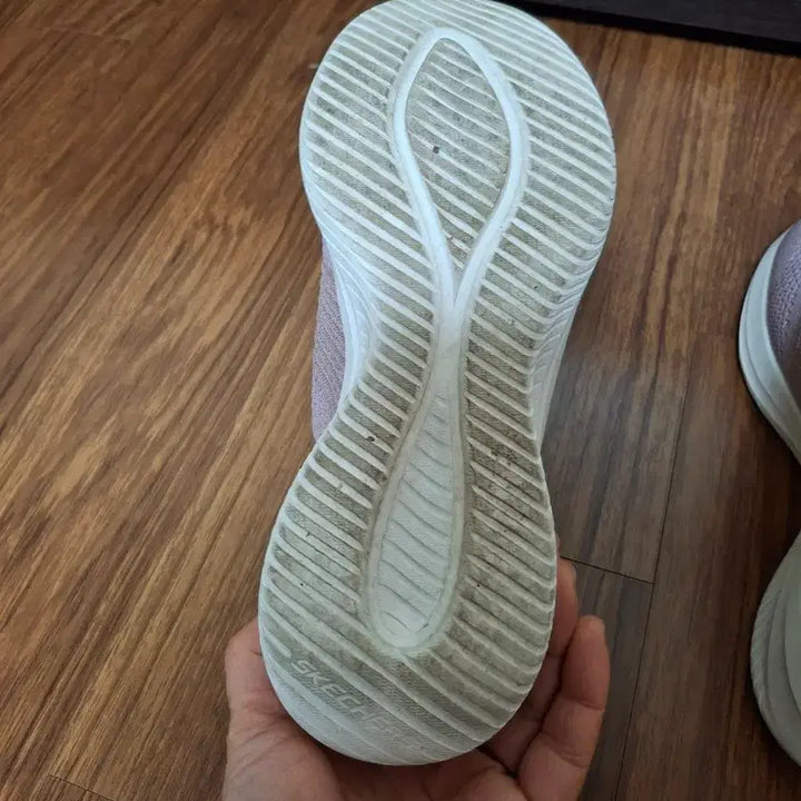 [SOLD OUT] 스케쳐스 슬립온 운동화 235mm