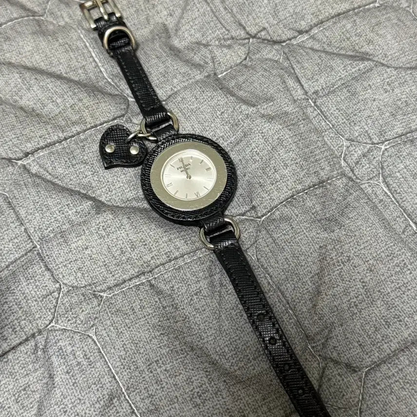 [BUNJANG] Prada Vintage Heart Watch / [마지막가격내림]프라다 빈티지 하트 시계 정품