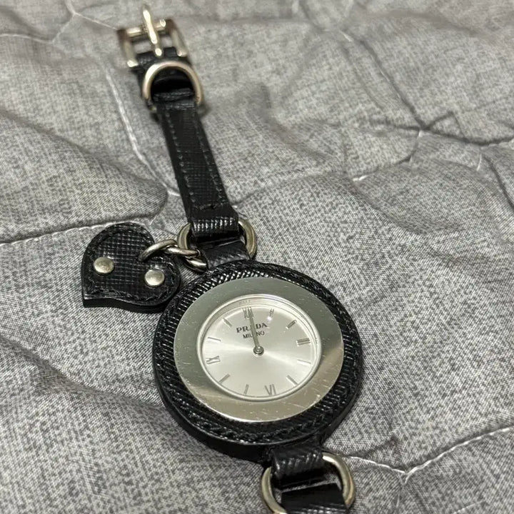 [BUNJANG] Prada Vintage Heart Watch / [마지막가격내림]프라다 빈티지 하트 시계 정품