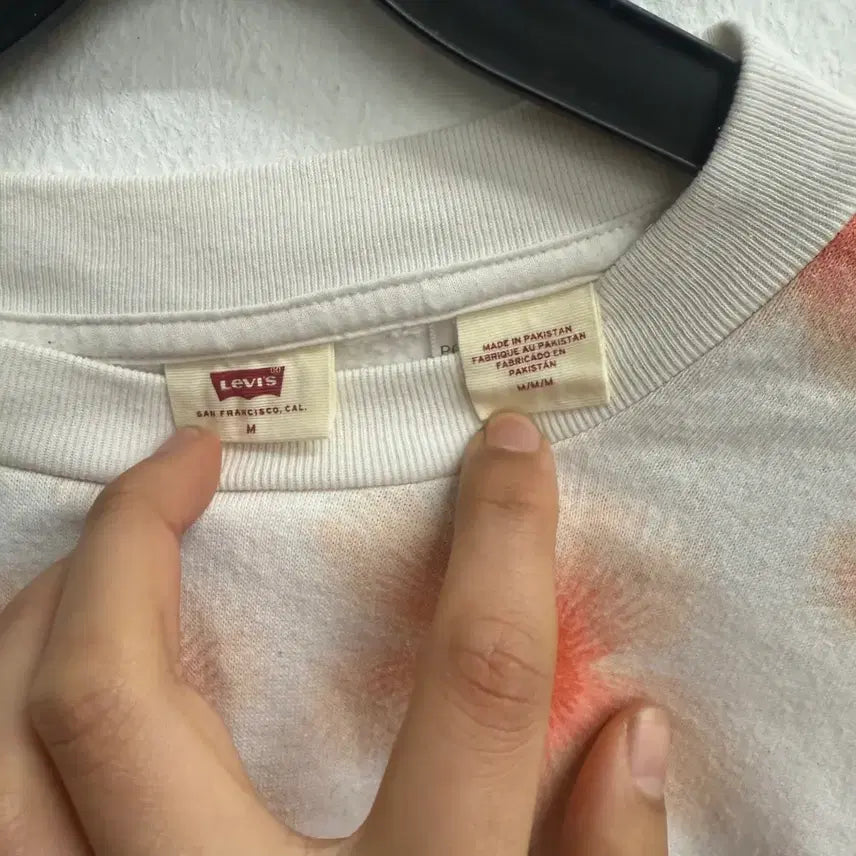 [BUNJANG] Levi's Women's Floral Crop Sweatshirt (M) / 리바이스 여성 플라워 패턴 크롭 맨투맨 (M)