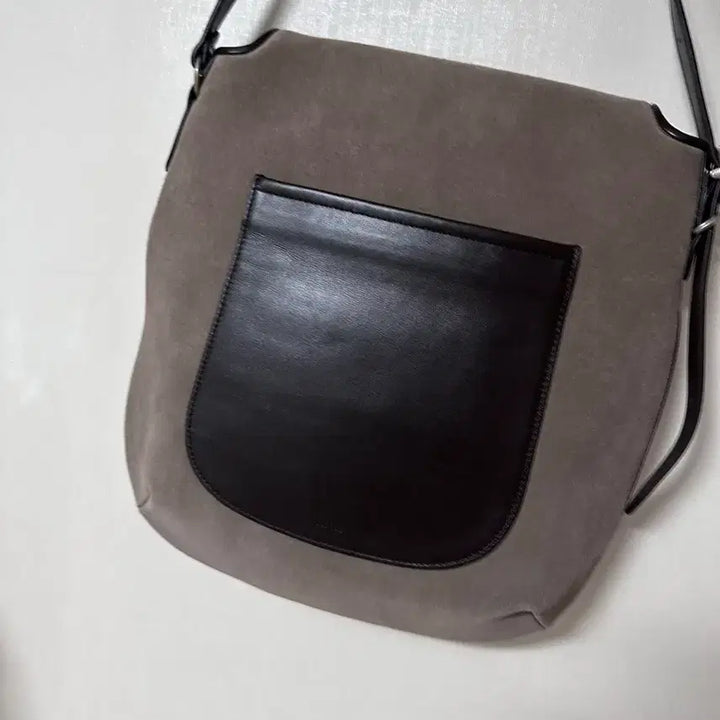 [BUNJANG] Vunque Half Moon Cheek Shoulder Bag / 분크 하프문 치크 숄더백