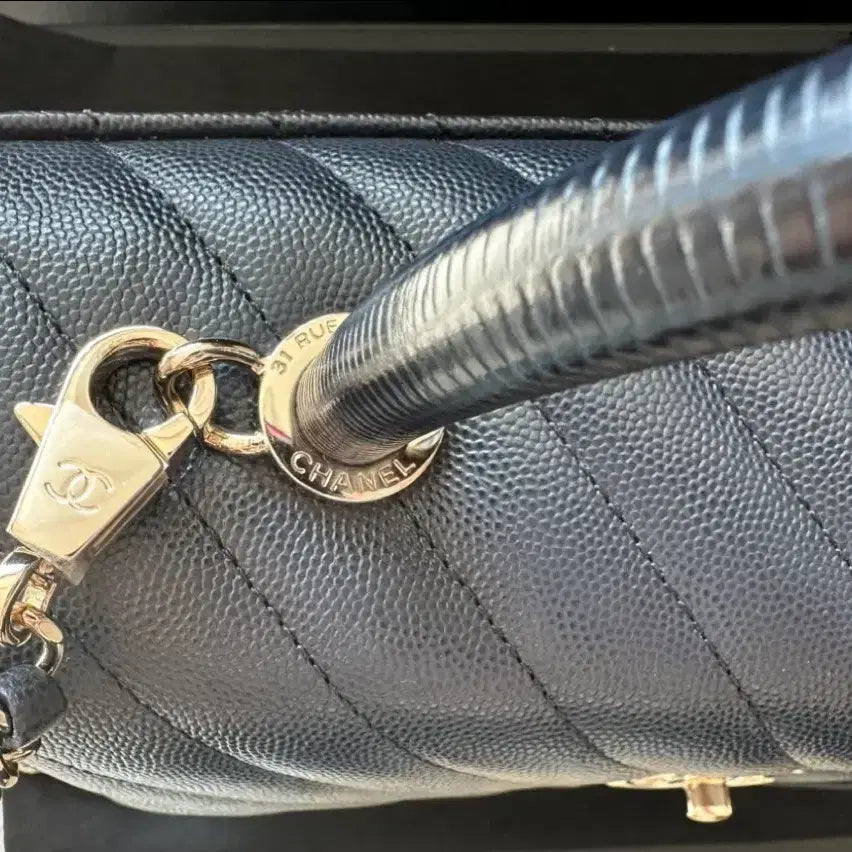 [BUNJANG] Chanel Coco Handle Dark Navy Handbag / 샤넬 코코핸들 구미듐 현라지, 가격제안불가, 번케 환영, 직거래시 590
