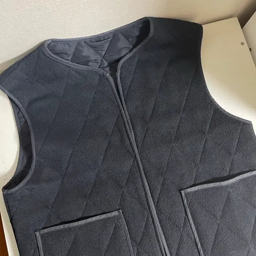 [BUNJANG] Corduroy Quilted Vest / 코듀로이 소재 이너조끼