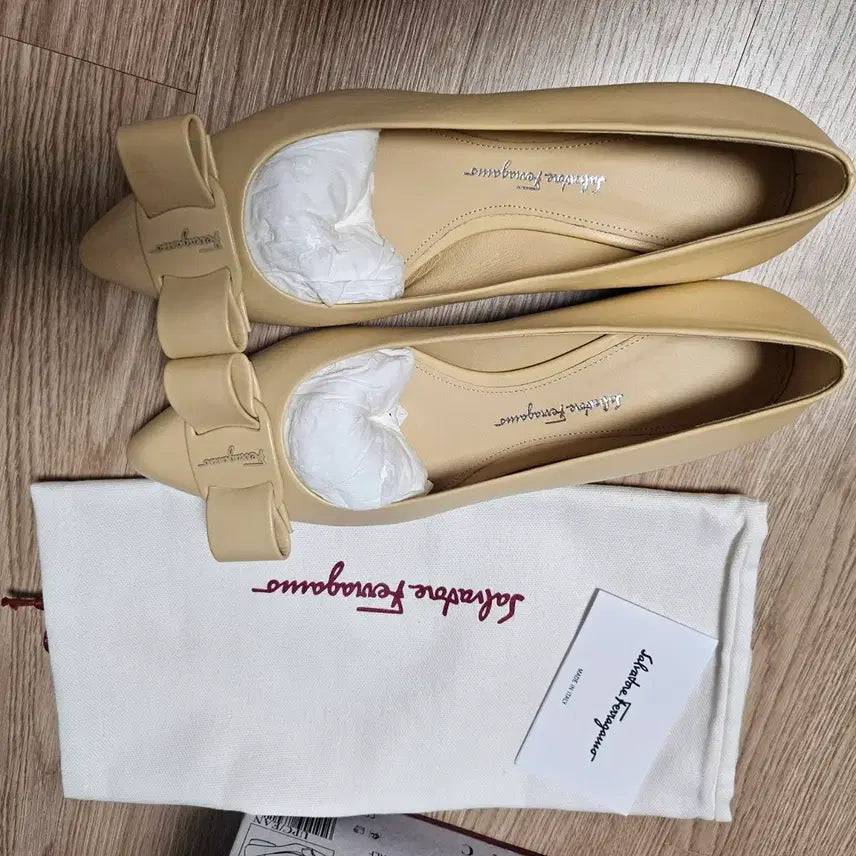 [SOLD OUT] 페레가모 비바플랫슈즈