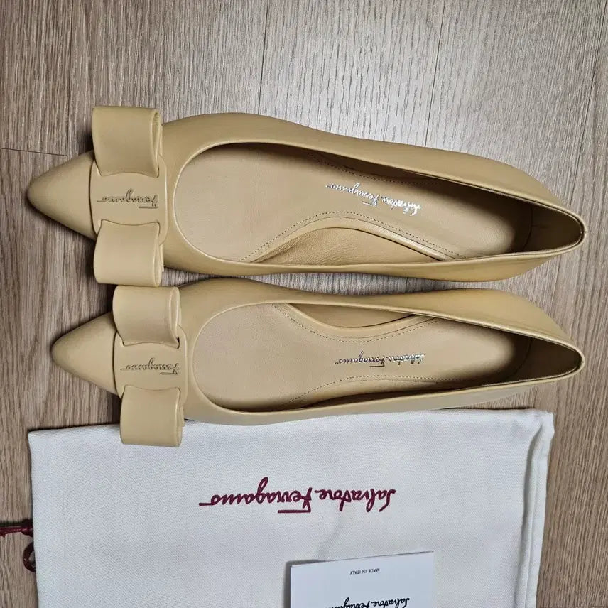 [SOLD OUT] 페레가모 비바플랫슈즈