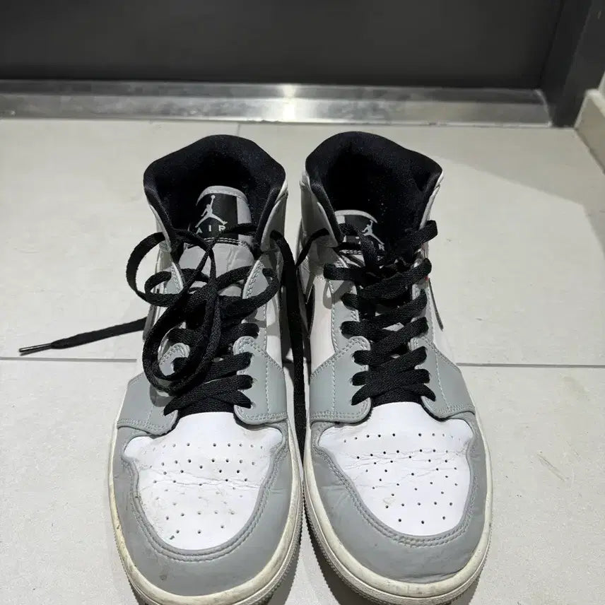 [SOLD OUT] 나이키 에어 조던 1 미드 스모크 그레이 265