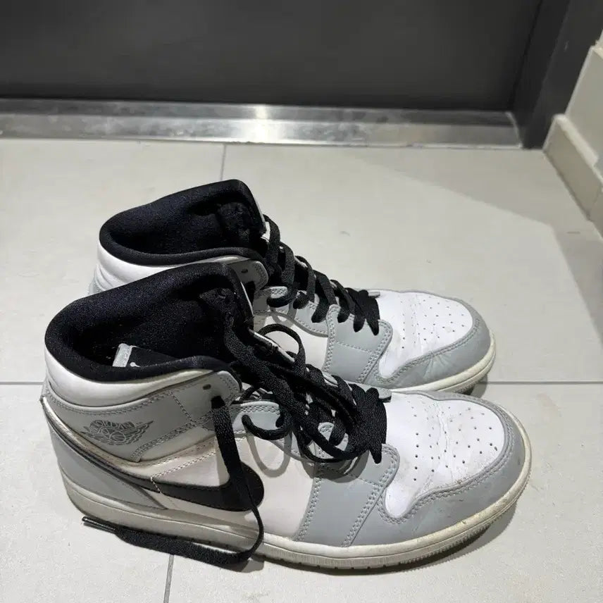[SOLD OUT] 나이키 에어 조던 1 미드 스모크 그레이 265