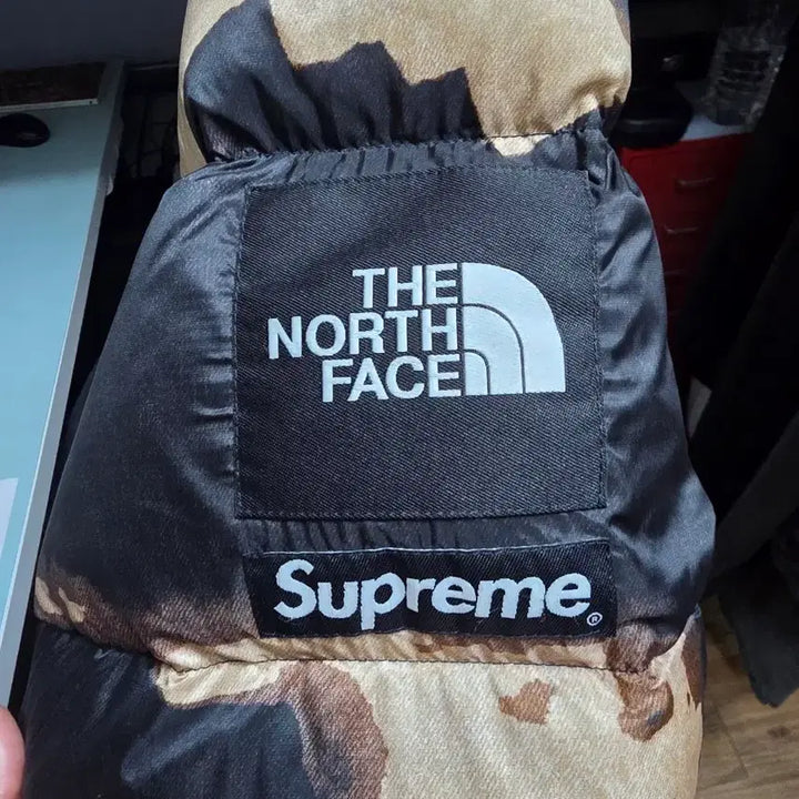[BUNJANG] Supreme x The North Face Bleached Denim Padded Jacket / 슈프림x노스페이스 블리치드 데님 패딩