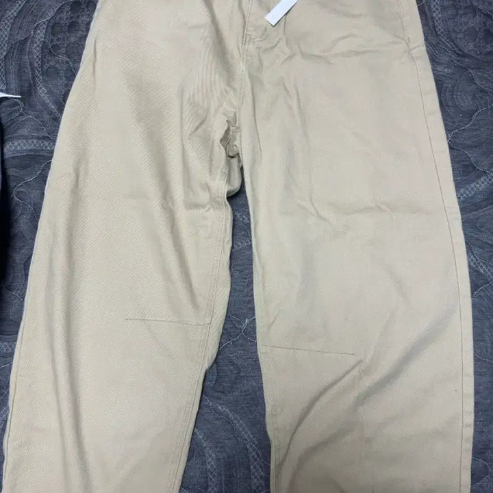 [BUNJANG] Signature Wide Curved Dart Cotton Pants (Beige) / 시그니처 와이드 커브드 다트 코튼 팬츠(베이지)