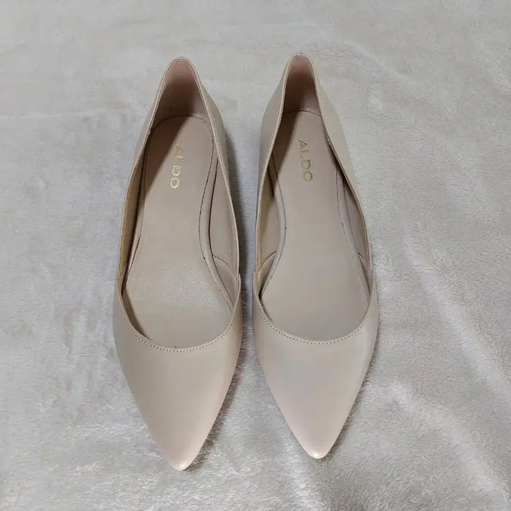 [BUNJANG] ALDO Beige Flat Shoes (Size 230) / (230)알도 베이지색 플랫슈즈