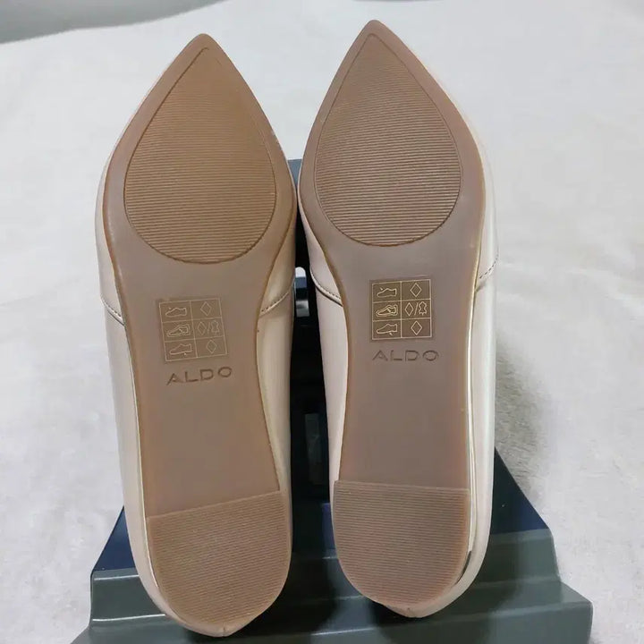 [BUNJANG] ALDO Beige Flat Shoes (Size 230) / (230)알도 베이지색 플랫슈즈