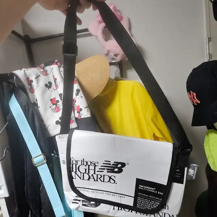 [BUNJANG] New Balance Multi Use Crossbody Bag / 뉴발란스 멀티 유즈 크로스백