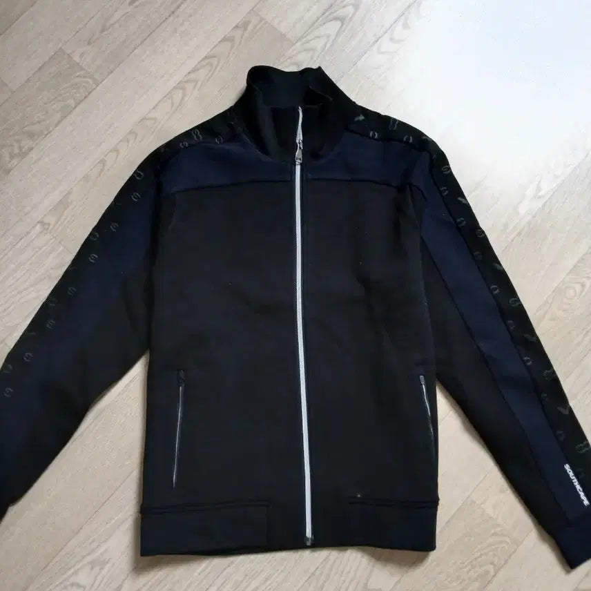 [BUNJANG] SOUTHCAPE Training Set (Top & Bottom) - Black L / SOUTHCAPE  트레이닝 상 하의 세트 새상품