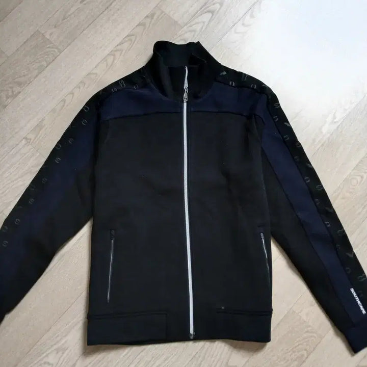 [BUNJANG] SOUTHCAPE Training Set (Top & Bottom) - Black L / SOUTHCAPE  트레이닝 상 하의 세트 새상품