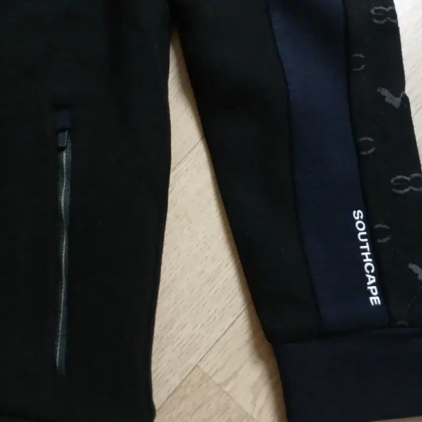 [BUNJANG] SOUTHCAPE Training Set (Top & Bottom) - Black L / SOUTHCAPE  트레이닝 상 하의 세트 새상품