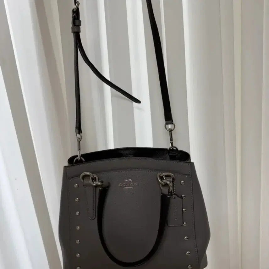 [BUNJANG] Coach Studded Bag Gray / 코치 스터드 장식 가방 그레이