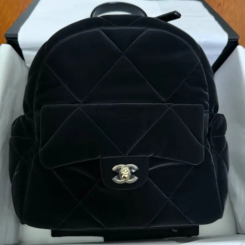 [BUNJANG] Chanel Jennie Backpack / 샤넬 코코네쥬 제니 백팩