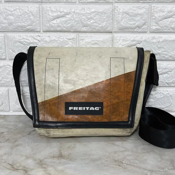 [BUNJANG] Freitag F12 Dragnet Crossbody Bag / [정품] 프라이탁 F11 라씨(LASSIE) 크로스백