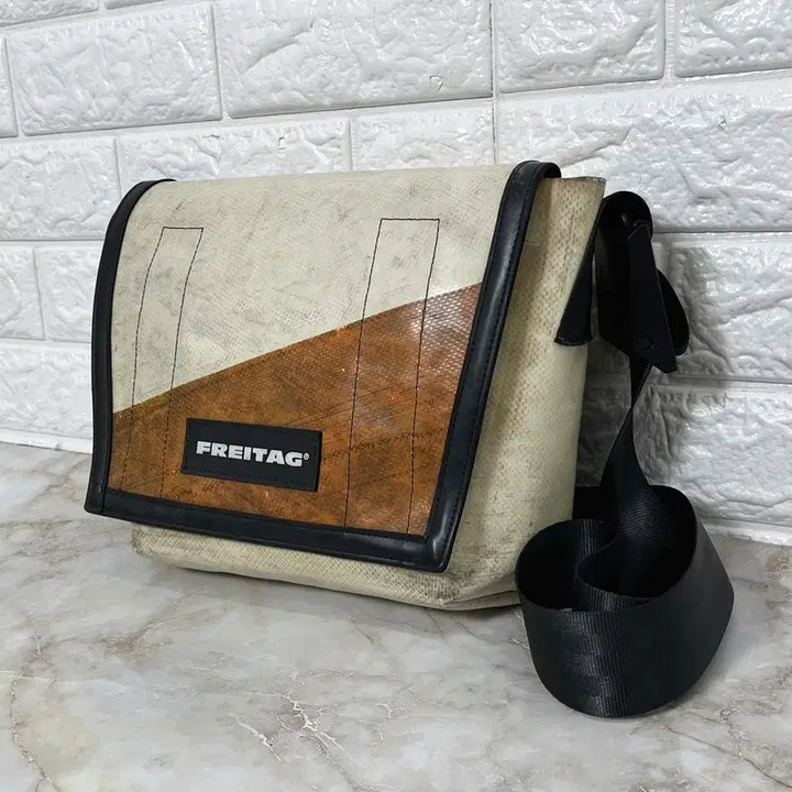 [BUNJANG] Freitag F12 Dragnet Crossbody Bag / [정품] 프라이탁 F11 라씨(LASSIE) 크로스백