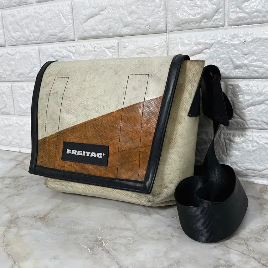 [BUNJANG] Freitag F12 Dragnet Crossbody Bag / [정품] 프라이탁 F11 라씨(LASSIE) 크로스백