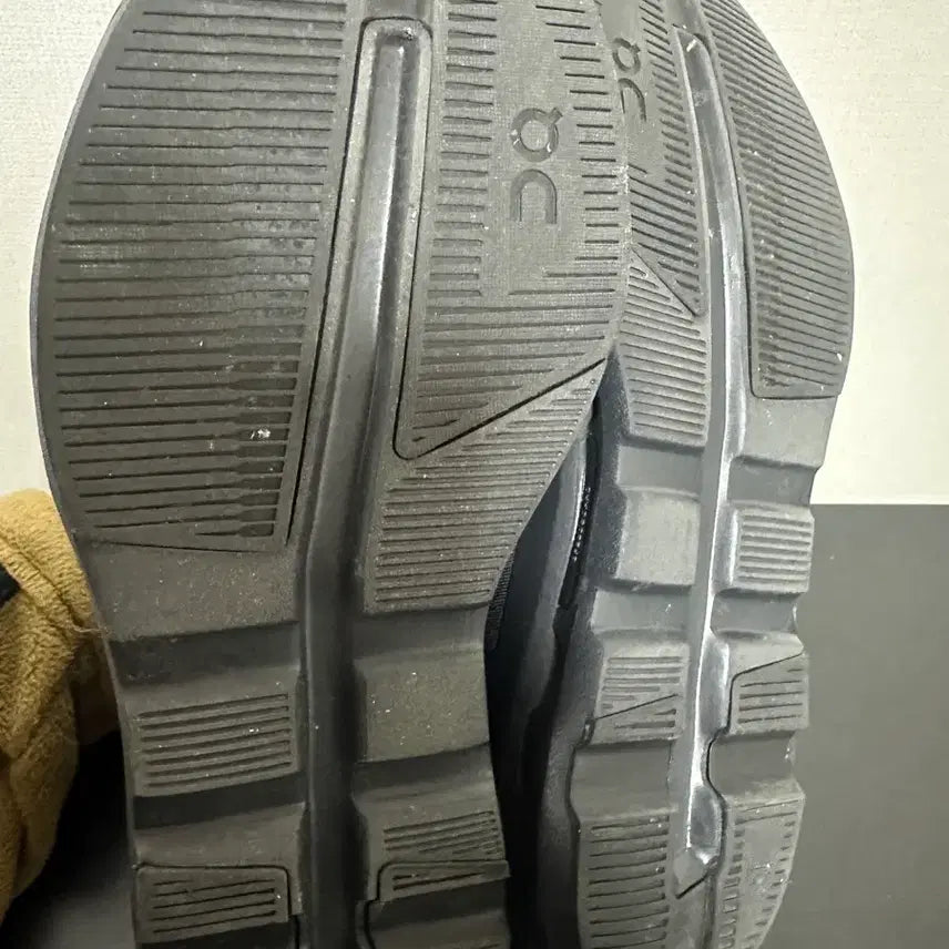 [BUNJANG] Kiss Cloudzone Black / 265)온러닝 키스 클라우드존 블랙