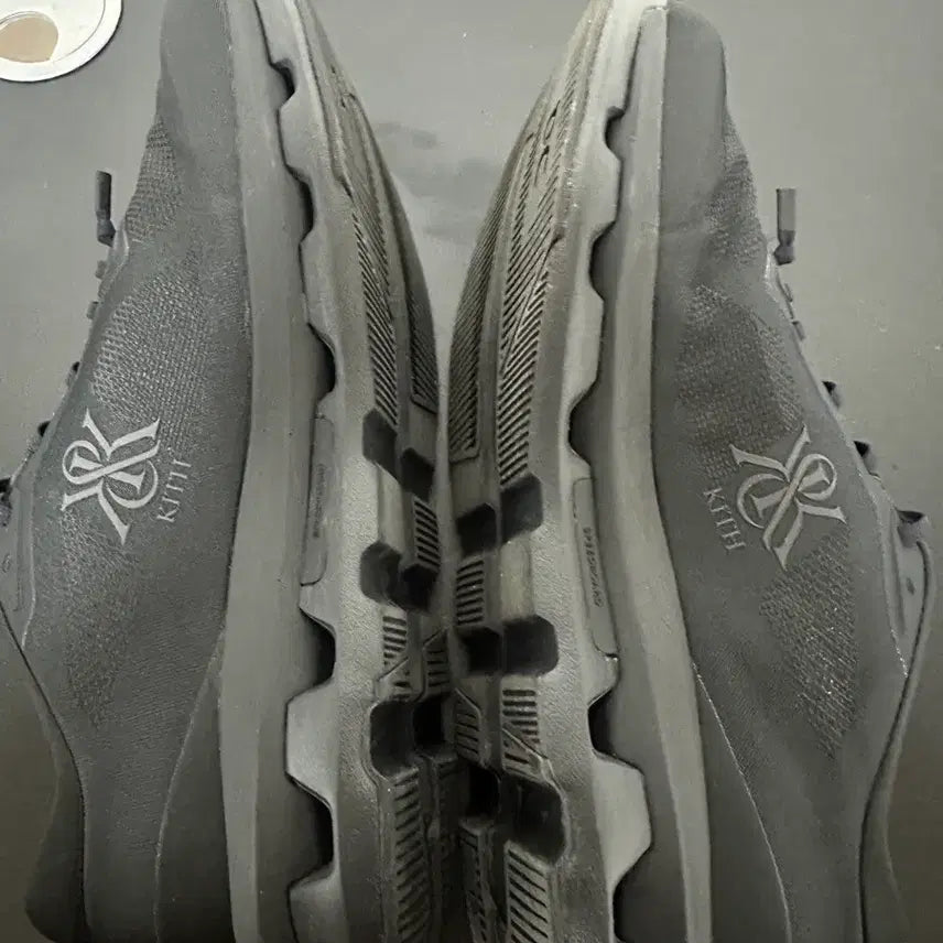 [BUNJANG] Kiss Cloudzone Black / 265)온러닝 키스 클라우드존 블랙