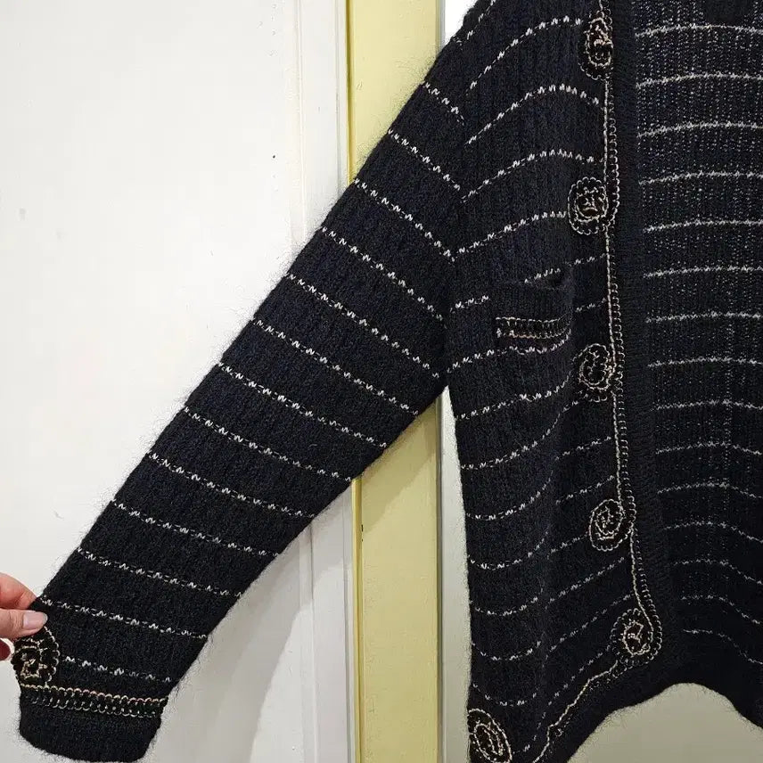 [BUNJANG] Black Gold Wool Cardigan / 샤st 블랙골드 울 가디건