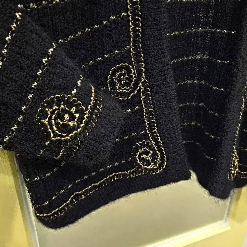[BUNJANG] Black Gold Wool Cardigan / 샤st 블랙골드 울 가디건