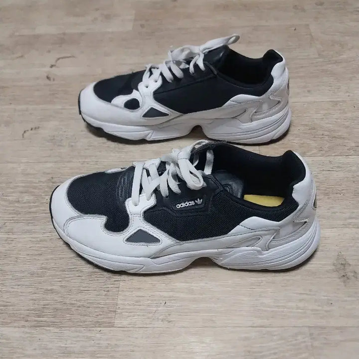 [BUNJANG] Adidas Falcon Sneakers / 아디다스/275) 팔콘  운동화