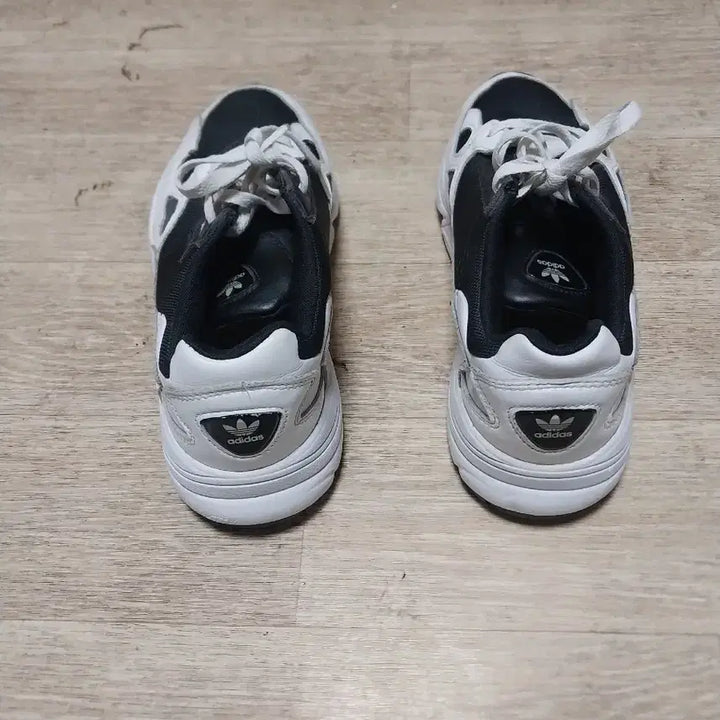 [BUNJANG] Adidas Falcon Sneakers / 아디다스/275) 팔콘  운동화