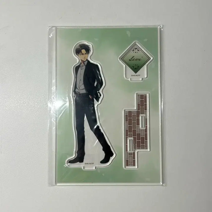 [BUNJANG] Attack on Titan Levi Acrylic Stand / (급처)진격의거인 진격거 리바이 산책 아크릴 스탠드