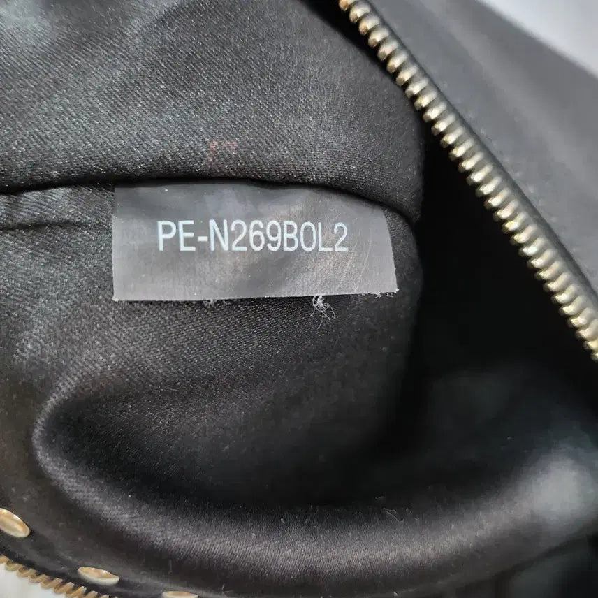 [BUNJANG] Valentino Black Studded Clutch Bag / (정품)발렌티노 블랙 스터드 클러치백