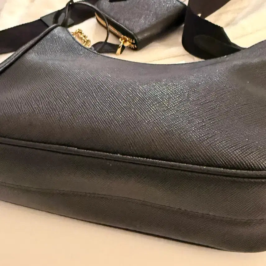 [BUNJANG] Prada Re-Edition 2005 Saffiano Shoulder Bag / 프라다 리에디션 2005 사피아노 숄더백