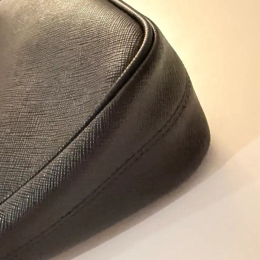 [BUNJANG] Prada Re-Edition 2005 Saffiano Shoulder Bag / 프라다 리에디션 2005 사피아노 숄더백