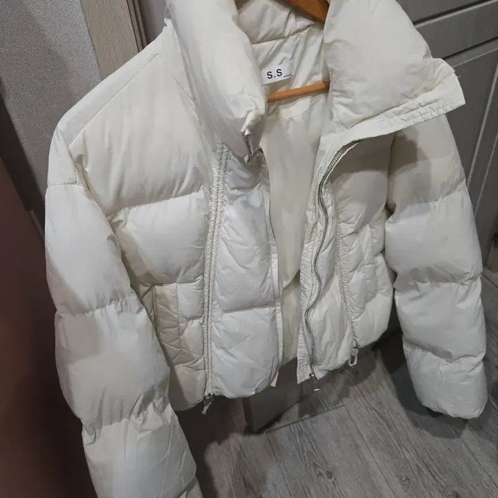 [BUNJANG] White Lightweight Padded Jacket / 화이트 패딩
