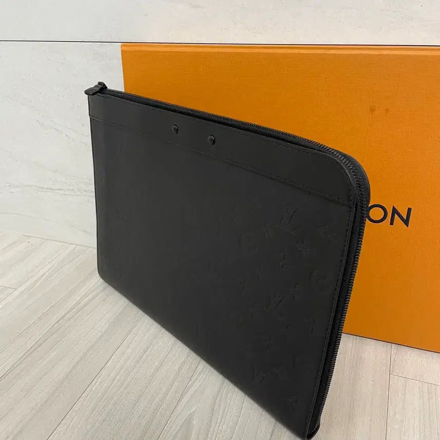[BUNJANG] Louis Vuitton Jour Eclipse Clutch GM (M82080) / 루이비통 주르 이클립스 클러치 GM (M82080)