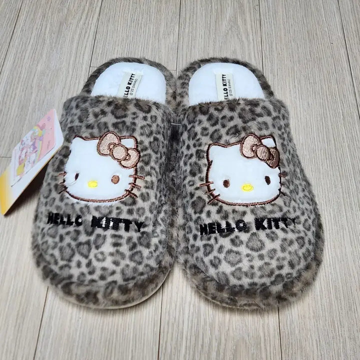 [SOLD OUT] 헬로키티 레오파드 퍼 실내화 슬리퍼 250