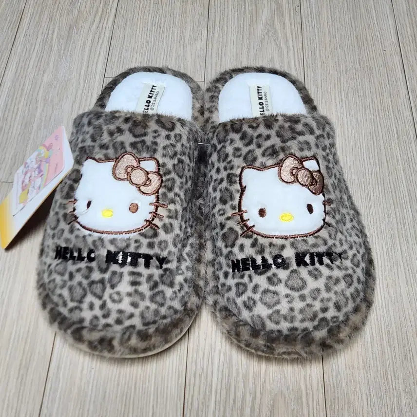 [SOLD OUT] 헬로키티 레오파드 퍼 실내화 슬리퍼 250