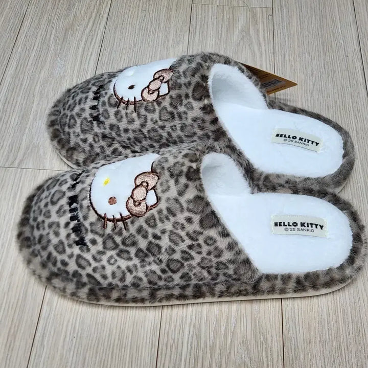 [SOLD OUT] 헬로키티 레오파드 퍼 실내화 슬리퍼 250