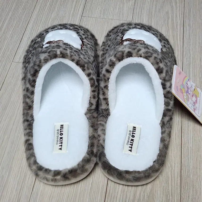 [SOLD OUT] 헬로키티 레오파드 퍼 실내화 슬리퍼 250