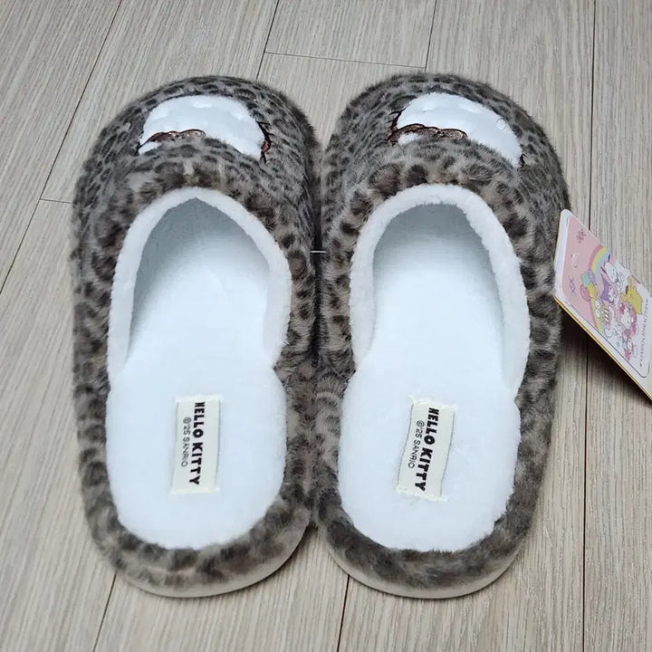 [SOLD OUT] 헬로키티 레오파드 퍼 실내화 슬리퍼 250