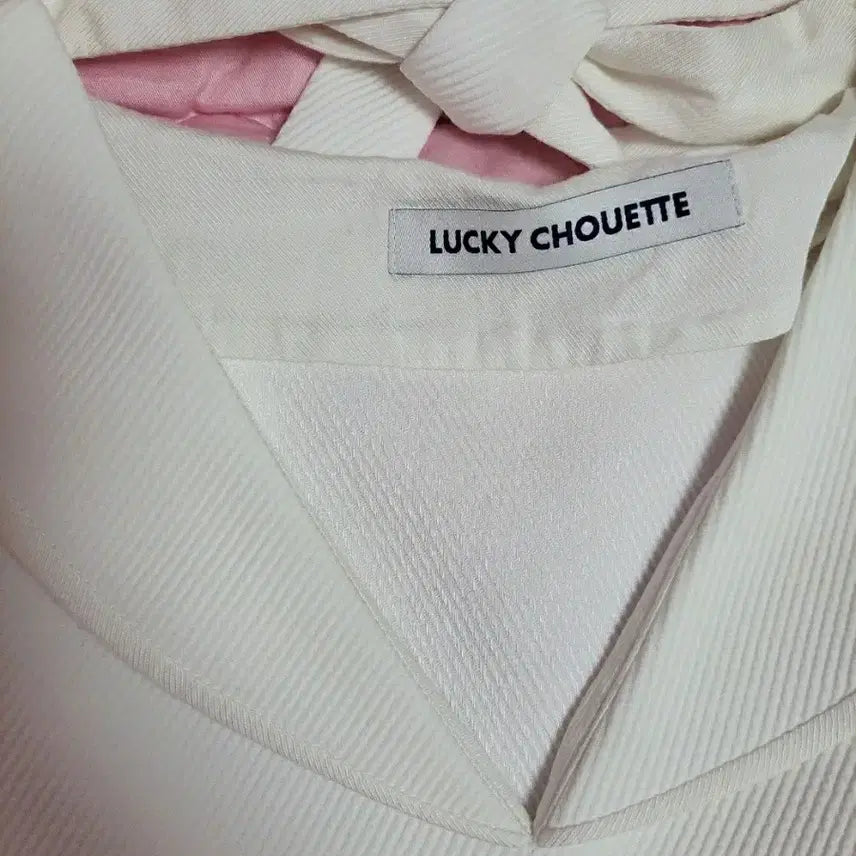 [BUNJANG] Lucky Chouette Ruffle Blouse (Size 36) / 급처상태좋음!럭키슈에뜨 뒷리본 밑단 플레어 러플 블라우스 36사이즈